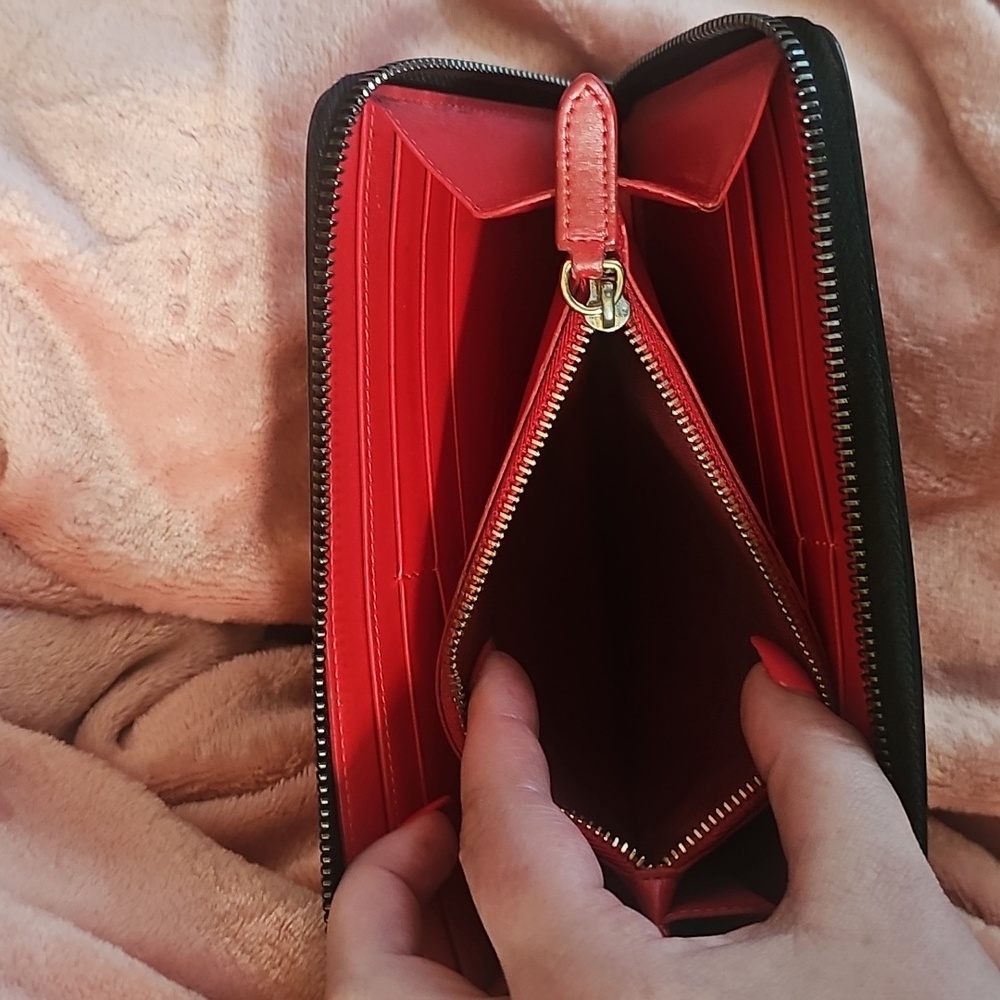 Christian Louboutin. Heart Loubiposh Valentines Black. - Picture 8 of 8